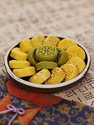 포토 JPG 스튜디오촬영 그릇 명절 한식 음식 패턴 디저트 한국 실내 사람없음 하이앵글 전통무늬 과자 전통음식 오브젝트 한과 다과 다식 전통다과 국내포토 전통 식기 기념일 아시아 뷰포인트 무늬 파일형식