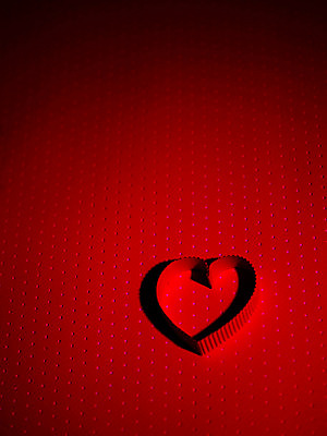 포토 JPG 스튜디오촬영 모양 백그라운드 패턴 기념 실내 그림자 사랑 사람없음 장식 빨간색 하트 오브젝트 골판지 국내포토 감정 종이 컬러 무늬 파일형식