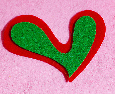 포토 JPG 스튜디오촬영 종이 분홍색 백그라운드 패턴 기념 실내 사랑 사람없음 장식 빨간색 초록색 컬러풀 하트 오브젝트 부직포 펠트지 국내포토 모양 감정 컬러 무늬 용지 파일형식