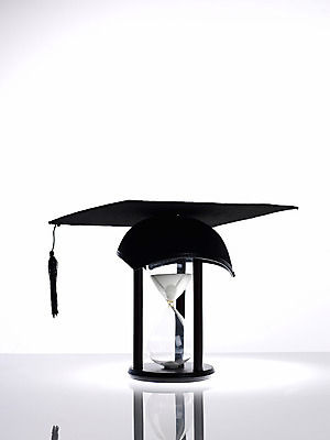 포토 JPG 스튜디오촬영 모자 잡화 교육 시계 학사모 졸업 학교 그림자 누끼 사람없음 스쿨라이프 시간 모래시계 오브젝트 국내포토 모자_잡화 라이프스타일 모래 실내 파일형식