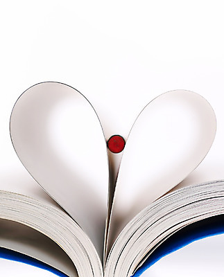 포토 JPG 스튜디오촬영 교육 문구용품 교재 사람없음 책 필기구 연필 하트 오브젝트 국내포토 모양 학용품 실내 파일형식