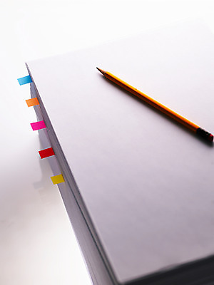 포토 문구용품 학용품 실내 필기구 메모지 오브젝트 파일형식 더미 스튜디오촬영 교육 종이더미 공책 포스트잇 연필 자료 보고서 문서 JPG 사람없음 국내포토 인덱스