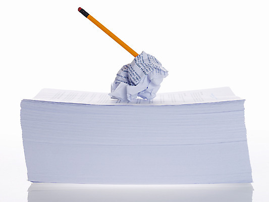 포토 라이프스타일 교육 학교 모션 문구용품 학용품 실내 필기구 펜 오브젝트 파일형식 스튜디오촬영 종이 스쿨라이프 시험 과제 시험지 연필 구김 보고서 논문 자료 JPG 사람없음 볼펜 국내포토