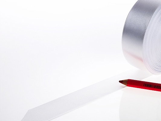 포토 JPG 스튜디오촬영 교육 리본 문구용품 색연필 사람없음 빨간색 필기구 연필 오브젝트 국내포토 컬러 학용품 실내 파일형식