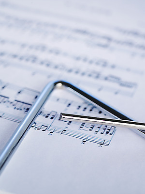 포토 JPG 스튜디오촬영 기호 교육 악기 음악 음표 수업 타악기 근접촬영 사람없음 스쿨라이프 막대기 악보 즐거움 오브젝트 음악교육 국내포토 문자 라이프스타일 감정 뷰포인트 학교 문화예술 실내 파일형식