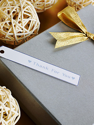 포토 JPG 스튜디오촬영 문자 기호 알파벳 영어 기념일 리본 포장 실내 선물포장 선물 이벤트 사람없음 장식 단어 선물상자 상자 라벨 오브젝트 감사 포장소품 국내포토 감정 프레임 포장재료 파일형식