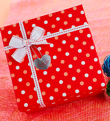 포토 JPG 스튜디오촬영 기념일 리본 포장 실내 선물포장 선물 이벤트 사람없음 장식 선물상자 상자 하트 오브젝트 포장소품 국내포토 모양 포장재료 파일형식