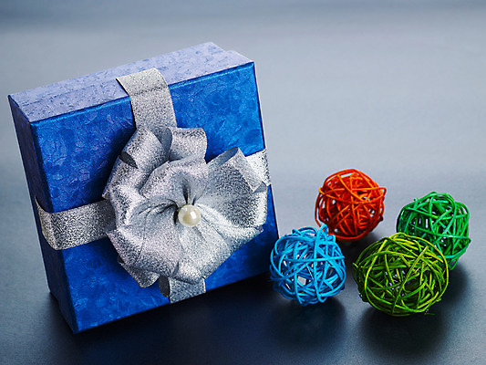 포토 JPG 스튜디오촬영 기념일 리본 포장 실내 선물포장 선물 이벤트 사람없음 장식 선물상자 상자 구슬 오브젝트 포장소품 국내포토 포장재료 파일형식