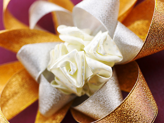 포토 JPG 스튜디오촬영 기념일 리본 포장 선물포장 선물 이벤트 근접촬영 사람없음 장식 상자 끈 오브젝트 포장소품 국내포토 뷰포인트 실내 포장재료 파일형식