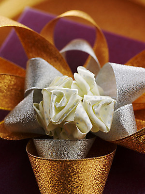 포토 JPG 스튜디오촬영 기념일 리본 포장 선물포장 선물 이벤트 근접촬영 사람없음 장식 선물상자 상자 끈 오브젝트 포장소품 국내포토 뷰포인트 실내 포장재료 파일형식