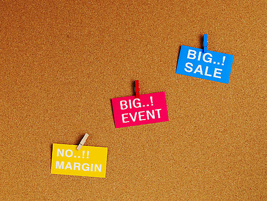 포토 JPG 스튜디오촬영 문자 기호 알파벳 영어 알림판 실내 집게 이벤트 사람없음 단어 쇼핑 세일 사무용품 메모지 알림 오브젝트 국내포토 문구용품 파일형식