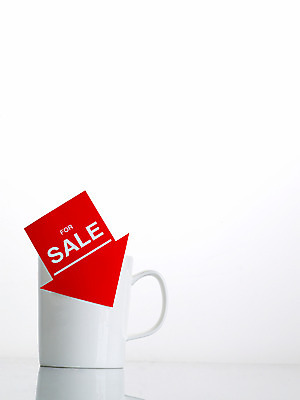 포토 JPG 스튜디오촬영 문자 기호 알파벳 영어 화살표 생활용품 실내 이벤트 사람없음 컵 쇼핑 세일 머그컵 메모지 상품 알림 오브젝트 국내포토 식기 사무용품 파일형식