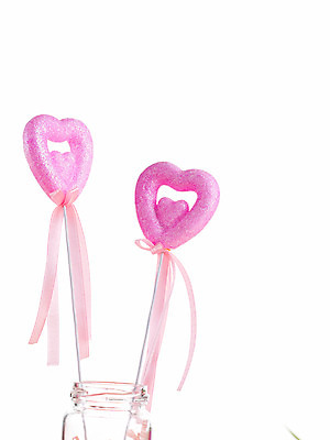 포토 JPG 스튜디오촬영 기념일 리본 분홍색 백그라운드 유리병 디저트 실내 발렌타인데이 누끼 이벤트 사람없음 장식 하트 오브젝트 국내포토 모양 음식 컬러 데이이벤트 병_용기 내부 파일형식