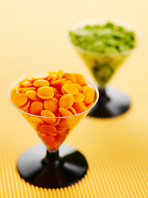 포토 JPG 스튜디오촬영 기념일 음식 백그라운드 디저트 잔 실내 발렌타인데이 누끼 이벤트 근접촬영 사람없음 장식 초콜릿 오브젝트 칵테일잔 국내포토 식기 뷰포인트 술잔 데이이벤트 파일형식