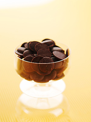 포토 JPG 스튜디오촬영 기념일 음식 백그라운드 유리병 디저트 잔 실내 발렌타인데이 이벤트 근접촬영 사람없음 장식 초콜릿 오브젝트 국내포토 식기 뷰포인트 데이이벤트 병_용기 내부 파일형식