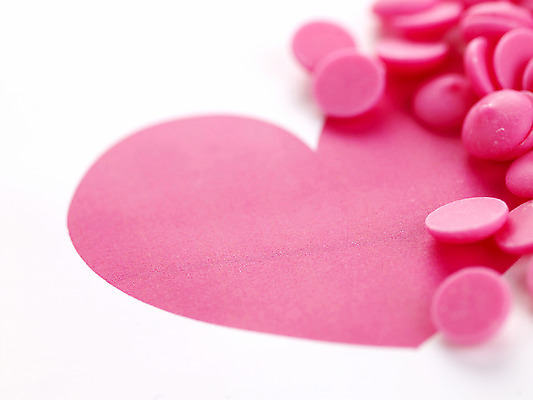 포토 JPG 스튜디오촬영 기념일 음식 분홍색 백그라운드 디저트 실내 발렌타인데이 이벤트 근접촬영 사람없음 장식 초콜릿 하트 오브젝트 국내포토 모양 뷰포인트 컬러 데이이벤트 파일형식