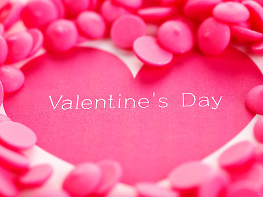 포토 JPG 스튜디오촬영 기념일 음식 분홍색 백그라운드 디저트 실내 발렌타인데이 이벤트 근접촬영 사람없음 장식 초콜릿 하트 오브젝트 국내포토 모양 뷰포인트 컬러 데이이벤트 파일형식