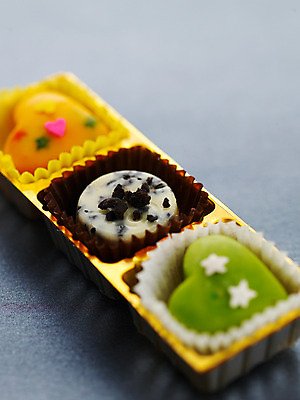 포토 JPG 스튜디오촬영 기념일 별 음식 백그라운드 포장 디저트 실내 발렌타인데이 이벤트 근접촬영 사람없음 장식 선물상자 초콜릿 하트 포장지 오브젝트 포장재료 국내포토 자연요소 모양 뷰포인트 데이이벤트 선물 상자 파일형식