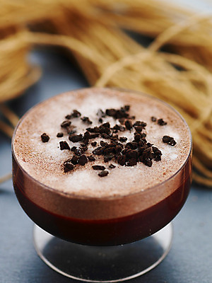 포토 JPG 스튜디오촬영 기념일 리본 음식 백그라운드 디저트 잔 실내 발렌타인데이 이벤트 근접촬영 사람없음 장식 초콜릿 거품 끈 오브젝트 초콜릿음료 국내포토 식기 음료 뷰포인트 데이이벤트 파일형식