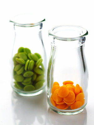 포토 JPG 스튜디오촬영 기념일 음식 백그라운드 유리병 디저트 실내 발렌타인데이 사탕 누끼 이벤트 사람없음 장식 초콜릿 병 오브젝트 국내포토 식기 데이이벤트 병_용기 내부 파일형식