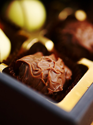 포토 JPG 스튜디오촬영 기념일 음식 백그라운드 디저트 실내 발렌타인데이 선물 이벤트 근접촬영 사람없음 장식 상자 초콜릿 국내포토 뷰포인트 데이이벤트 파일형식