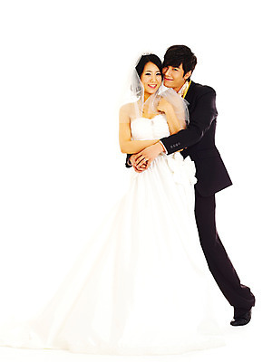 포토 JPG 스튜디오촬영 전신 커플 드레스 여자 기념일 남자 신부 웨딩드레스 포즈 신랑 결혼 안기 왕관 면사포 실내 서기 미소 웃음 누끼 사람 동양인 정장 턱시도 손짓 이벤트 20대 성인 두명 청춘 한국인 티아라 청년만 성인만 국내포토 옷 컨셉 관계 모션 표정 인종 청년 내부 결혼소품 파일형식