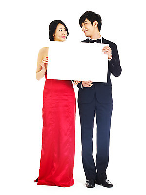 포토 JPG 스튜디오촬영 전신 커플 드레스 여자 기념일 남자 신부 포즈 신랑 결혼 나비넥타이 알림판 실내 서기 미소 웃음 누끼 사람 동양인 정장 턱시도 손짓 이벤트 20대 성인 두명 빨간색 청춘 한국인 알림 메모판 이브닝드레스 에프터드레스 피로연드레스 청년만 성인만 국내포토 옷 컬러 컨셉 관계 모션 넥타이 표정 인종 청년 내부 파일형식