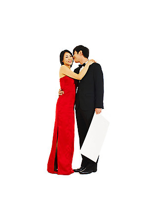 포토 JPG 스튜디오촬영 전신 커플 드레스 여자 기념일 남자 신부 포즈 신랑 결혼 나비넥타이 안내 알림판 실내 서기 미소 웃음 누끼 사람 동양인 정장 턱시도 손짓 이벤트 20대 성인 두명 빨간색 청춘 한국인 귓속말 알림 메모판 이브닝드레스 에프터드레스 피로연드레스 청년만 성인만 국내포토 옷 컬러 컨셉 관계 모션 넥타이 표정 인종 청년 내부 파일형식