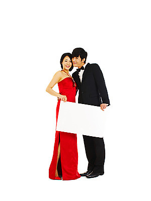 포토 JPG 스튜디오촬영 전신 커플 드레스 여자 기념일 남자 신부 포즈 신랑 결혼 나비넥타이 안내 알림판 실내 서기 미소 웃음 누끼 사람 동양인 정장 턱시도 손짓 이벤트 20대 성인 두명 빨간색 청춘 한국인 알림 메모판 이브닝드레스 에프터드레스 피로연드레스 청년만 성인만 국내포토 옷 컬러 컨셉 관계 모션 넥타이 표정 인종 청년 내부 파일형식