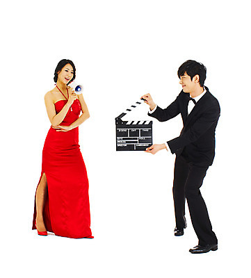 포토 JPG 스튜디오촬영 전신 커플 드레스 여자 기념일 남자 신부 포즈 신랑 결혼 나비넥타이 안내 실내 서기 미소 웃음 누끼 사람 동양인 정장 턱시도 손짓 이벤트 20대 성인 두명 빨간색 청춘 확성기 한국인 클래퍼보드 알림 이브닝드레스 에프터드레스 피로연드레스 청년만 성인만 국내포토 옷 컬러 컨셉 관계 모션 넥타이 표정 인종 청년 내부 파일형식