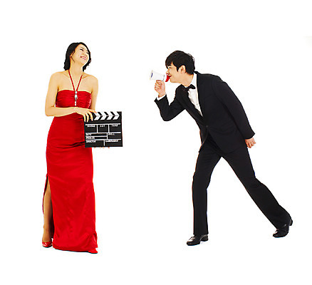 포토 JPG 스튜디오촬영 전신 커플 드레스 여자 기념일 남자 신부 포즈 신랑 결혼 나비넥타이 안내 실내 서기 미소 웃음 누끼 사람 동양인 정장 턱시도 손짓 이벤트 20대 성인 두명 빨간색 청춘 확성기 한국인 클래퍼보드 알림 이브닝드레스 에프터드레스 피로연드레스 청년만 성인만 국내포토 옷 컬러 컨셉 관계 모션 넥타이 표정 인종 청년 내부 파일형식