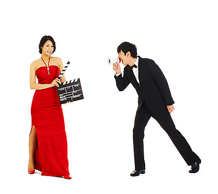 포토 JPG 스튜디오촬영 전신 커플 드레스 여자 기념일 남자 신부 포즈 신랑 결혼 나비넥타이 안내 실내 서기 미소 웃음 누끼 사람 동양인 정장 턱시도 손짓 이벤트 20대 성인 두명 빨간색 청춘 확성기 한국인 클래퍼보드 알림 이브닝드레스 에프터드레스 피로연드레스 청년만 성인만 국내포토 옷 컬러 컨셉 관계 모션 넥타이 표정 인종 청년 내부 파일형식