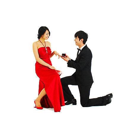 포토 JPG 스튜디오촬영 전신 커플 드레스 여자 기념일 남자 신부 포즈 신랑 결혼 프로포즈 나비넥타이 실내 서기 미소 웃음 누끼 사람 앉기 동양인 정장 턱시도 손짓 이벤트 20대 성인 두명 빨간색 청춘 한국인 반지 이브닝드레스 에프터드레스 피로연드레스 청년만 성인만 국내포토 옷 컬러 컨셉 장신구 관계 모션 넥타이 표정 인종 청년 내부 파일형식