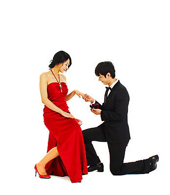 포토 JPG 스튜디오촬영 전신 커플 드레스 여자 기념일 남자 신부 포즈 신랑 결혼 프로포즈 나비넥타이 실내 서기 미소 웃음 누끼 사람 앉기 동양인 정장 턱시도 손짓 이벤트 20대 성인 두명 빨간색 청춘 파티 한국인 반지 이브닝드레스 에프터드레스 피로연드레스 청년만 성인만 국내포토 옷 컬러 컨셉 장신구 관계 모션 넥타이 표정 인종 청년 내부 파일형식