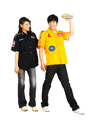 포토 JPG 스튜디오촬영 전신 직업 커플 여자 남자 포즈 결혼 컨셉 실내 서기 미소 웃음 누끼 사람 동양인 손짓 이벤트 20대 성인 두명 청춘 한국인 칵테일 흔들림 커플티 바텐더 이벤트의상 칵테일쉐이크 청년만 성인만 국내포토 옷 관계 모션 주류 표정 인종 청년 내부 커플룩 쉐이크 파일형식