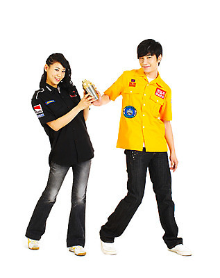 포토 JPG 스튜디오촬영 전신 직업 커플 여자 남자 결혼 컨셉 실내 미소 웃음 누끼 사람 동양인 손짓 이벤트 20대 성인 두명 청춘 한국인 칵테일 커플티 바텐더 이벤트의상 칵테일쉐이크 청년만 성인만 국내포토 옷 관계 모션 주류 표정 인종 청년 내부 커플룩 쉐이크 파일형식