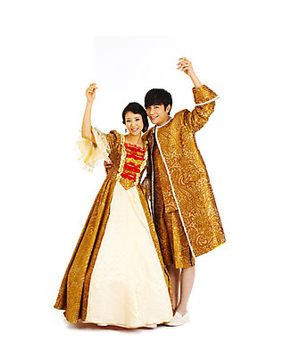 포토 JPG 스튜디오촬영 전신 커플 드레스 여자 남자 결혼 컨셉 안내 알림판 실내 서기 미소 웃음 들기 누끼 사람 동양인 손짓 이벤트 20대 성인 두명 앞모습 청춘 파티 한국인 춤 중세 알림 이벤트의상 중세드레스 중세의상 청년만 성인만 국내포토 옷 뷰포인트 관계 모션 문화예술 표정 인종 청년 내부 역사 전통의상 파일형식