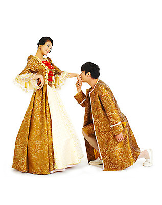 포토 JPG 스튜디오촬영 전신 커플 드레스 여자 남자 포즈 결혼 컨셉 키스 실내 누끼 사람 동양인 손짓 이벤트 20대 성인 두명 청춘 파티 손잡기 한국인 춤 인사 중세 동료 이벤트의상 사교댄스 중세드레스 중세의상 청년만 성인만 국내포토 옷 관계 모션 문화예술 인종 청년 내부 예절 역사 전통의상 애정표현 파일형식