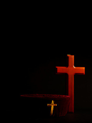 포토 JPG 스튜디오촬영 기호 기독교 종교 상징 백그라운드 십자가 종교용품 기독교용품 선물 사람없음 목재 교회 어둠 오브젝트 예물 헌금 국내포토 나무 문자 재료 종교건축 실내 건물 파일형식