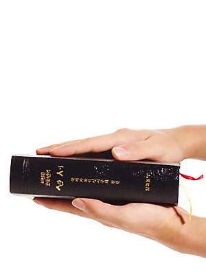 포토 JPG 스튜디오촬영 손 기독교 종교 손짓 신체부위 교회 성경 오브젝트 국내포토 종교용품 종교건축 모션 실내 사람 건물 파일형식