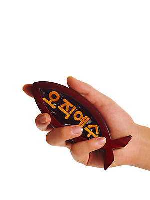 포토 JPG 스튜디오촬영 문자 손 기호 기독교 종교 상징 어류 손짓 신체부위 단어 교회 오브젝트 오직예수 국내포토 종교건축 모션 실내 사람 건물 수중동물 예수 파일형식