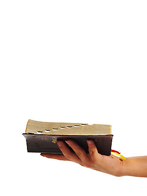 포토 JPG 스튜디오촬영 손 기독교 종교 손짓 신체부위 교회 성경 오브젝트 국내포토 종교용품 종교건축 모션 실내 사람 건물 파일형식