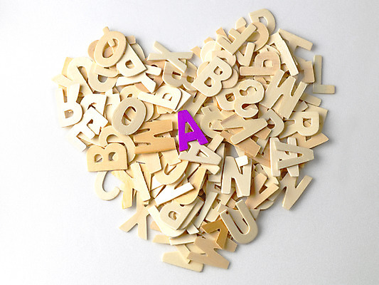 포토 JPG 모양 문자 기호 알파벳 영어 교육 조각 무늬 사랑 사람없음 목재 보라색 하트 오브젝트 A 국내포토 나무 감정 컬러 재료 파일형식