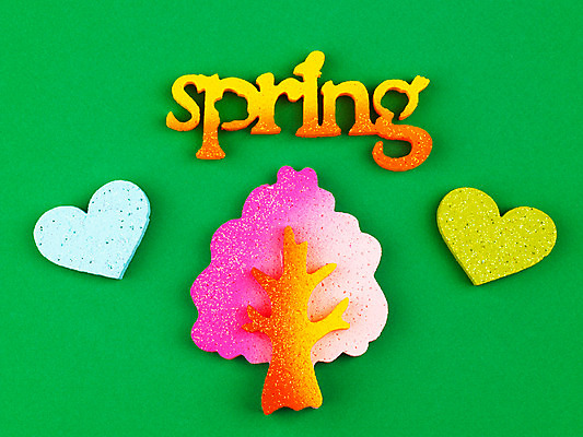 포토 JPG 스튜디오촬영 나무 문자 기호 알파벳 영어 사계절 계절 자연 사람없음 장식 단어 모형 봄 하트 오브젝트 교구 국내포토 모양 식물 교육 실내 생태계 파일형식