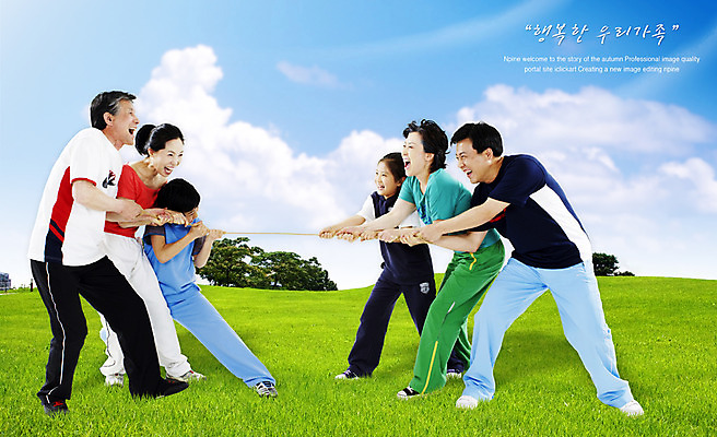 PSD 나무 식물 구름 편집이미지 공원 여자 할아버지 남자 할머니 어린이 가족 놀이 하늘 엄마 손자 손녀 대가족 사람 소녀 소년 잔디 여러명 아빠 손주 줄다리기 이미지편집 자연요소 공공시설 노년 다수 관계 파일형식