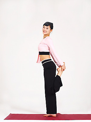 포토 JPG 스튜디오촬영 전신 라이프스타일 웰빙 여자 포즈 몸매관리 요가 실내 건강 한명 서기 웃음 사람 손짓 20대 성인 라이프 운동 건강관리 한국인 요가자세 매트 요가복 여자만 여자한명만 성인여자만 청년만 청년여자만 성인한명만 청년여자한명만 성인여자한명만 성인만 국내포토 1 다이어트 모션 표정 관리 동양인 청년 내부 생활 운동복 파일형식