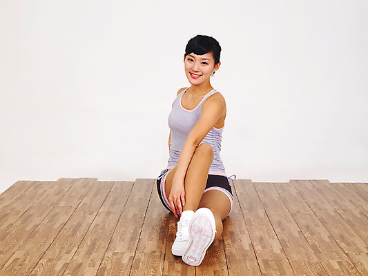 포토 JPG 스튜디오촬영 전신 라이프스타일 여자 포즈 몸매관리 다이어트 실내 건강 한명 웃음 사람 앉기 손짓 20대 성인 라이프 운동복 운동 건강관리 스트레칭 한국인 마루 여자만 여자한명만 성인여자만 청년만 청년여자만 성인한명만 청년여자한명만 성인여자한명만 성인만 국내포토 1 옷 모션 바닥 표정 관리 동양인 청년 내부 생활 파일형식