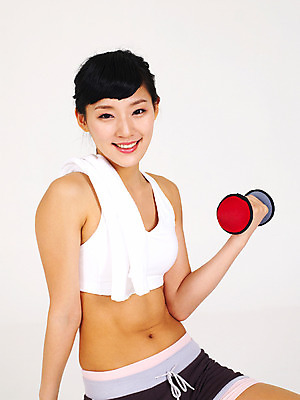 포토 JPG 스튜디오촬영 라이프스타일 여자 몸매관리 다이어트 실내 건강 한명 웃음 사람 앉기 손짓 상반신 20대 성인 라이프 운동복 수건 운동 건강관리 운동기구 아령 한국인 여자만 여자한명만 성인여자만 청년만 청년여자만 성인한명만 청년여자한명만 성인여자한명만 성인만 국내포토 1 옷 모션 표정 관리 동양인 청년 내부 생활 위생용품 헬스 파일형식