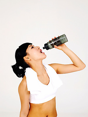 포토 JPG 스튜디오촬영 라이프스타일 여자 음료 몸매관리 다이어트 실내 건강 한명 누끼 사람 앉기 손짓 상반신 20대 성인 라이프 옆모습 물 운동복 수건 운동 건강관리 한국인 마시기 물병 여자만 여자한명만 성인여자만 청년만 청년여자만 성인한명만 청년여자한명만 성인여자한명만 성인만 국내포토 자연요소 1 옷 뷰포인트 모션 관리 동양인 청년 내부 생활 위생용품 물통 파일형식