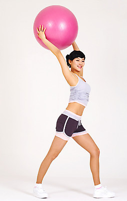 포토 JPG 스튜디오촬영 전신 라이프스타일 여자 포즈 몸매관리 다이어트 실내 건강 한명 서기 웃음 누끼 사람 앉기 손짓 20대 성인 라이프 운동복 운동 건강관리 운동기구 스트레칭 한국인 짐볼 여자만 여자한명만 성인여자만 청년만 청년여자만 성인한명만 청년여자한명만 성인여자한명만 성인만 국내포토 1 옷 모션 표정 관리 동양인 청년 내부 생활 헬스 파일형식